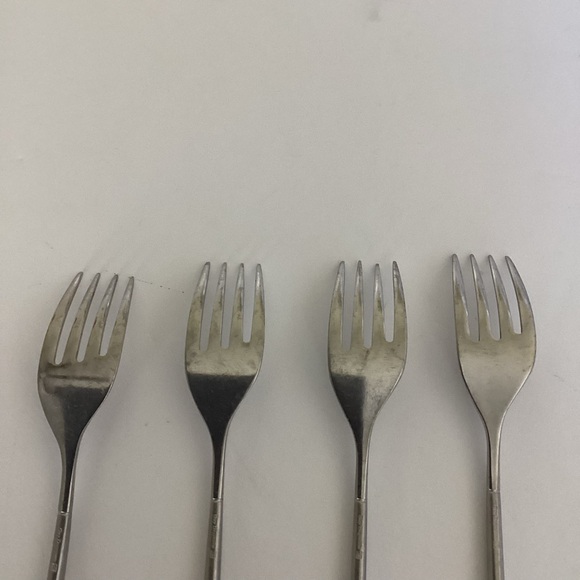 Guy Degrenne Flatware Set of 8 Forks - Picture 7 of 11